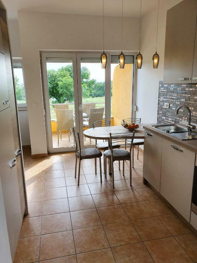 Lastovka Posesi Apartamento Medulin Exterior foto