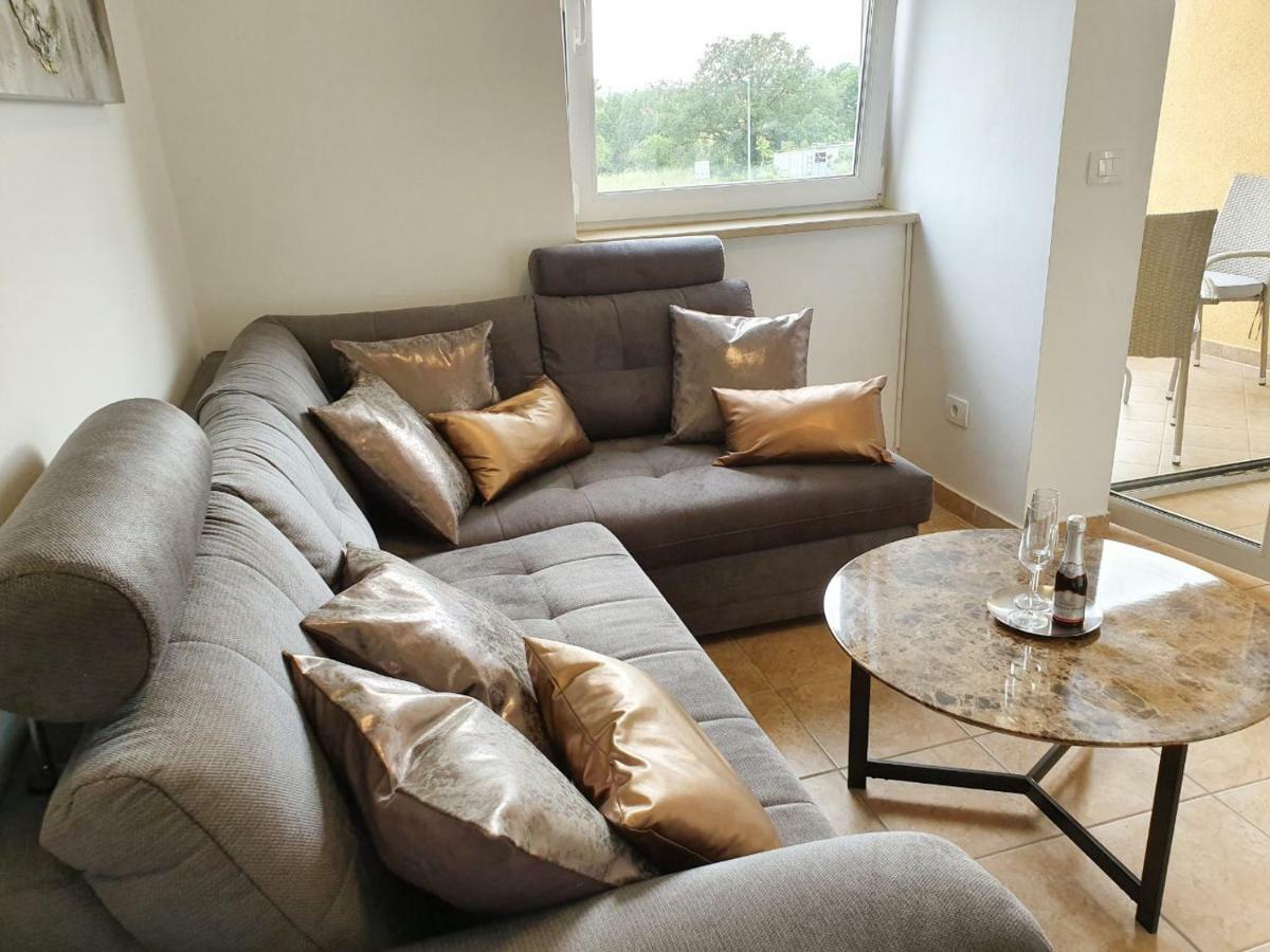 Lastovka Posesi Apartamento Medulin Exterior foto