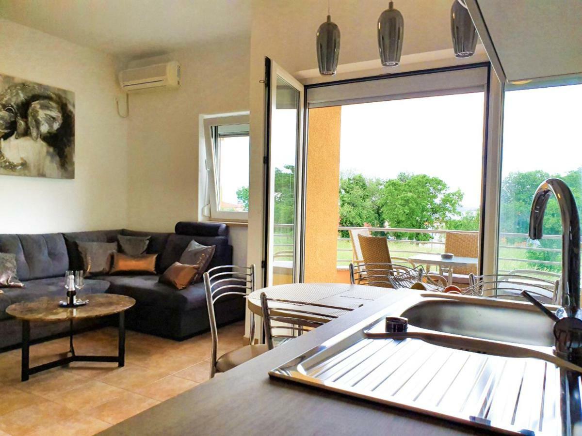 Lastovka Posesi Apartamento Medulin Exterior foto