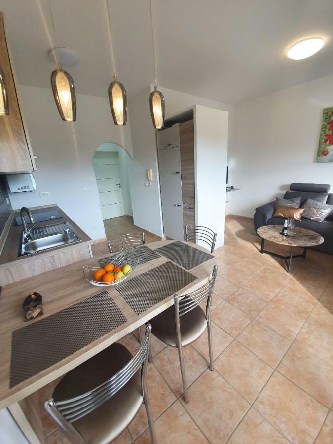 Lastovka Posesi Apartamento Medulin Exterior foto